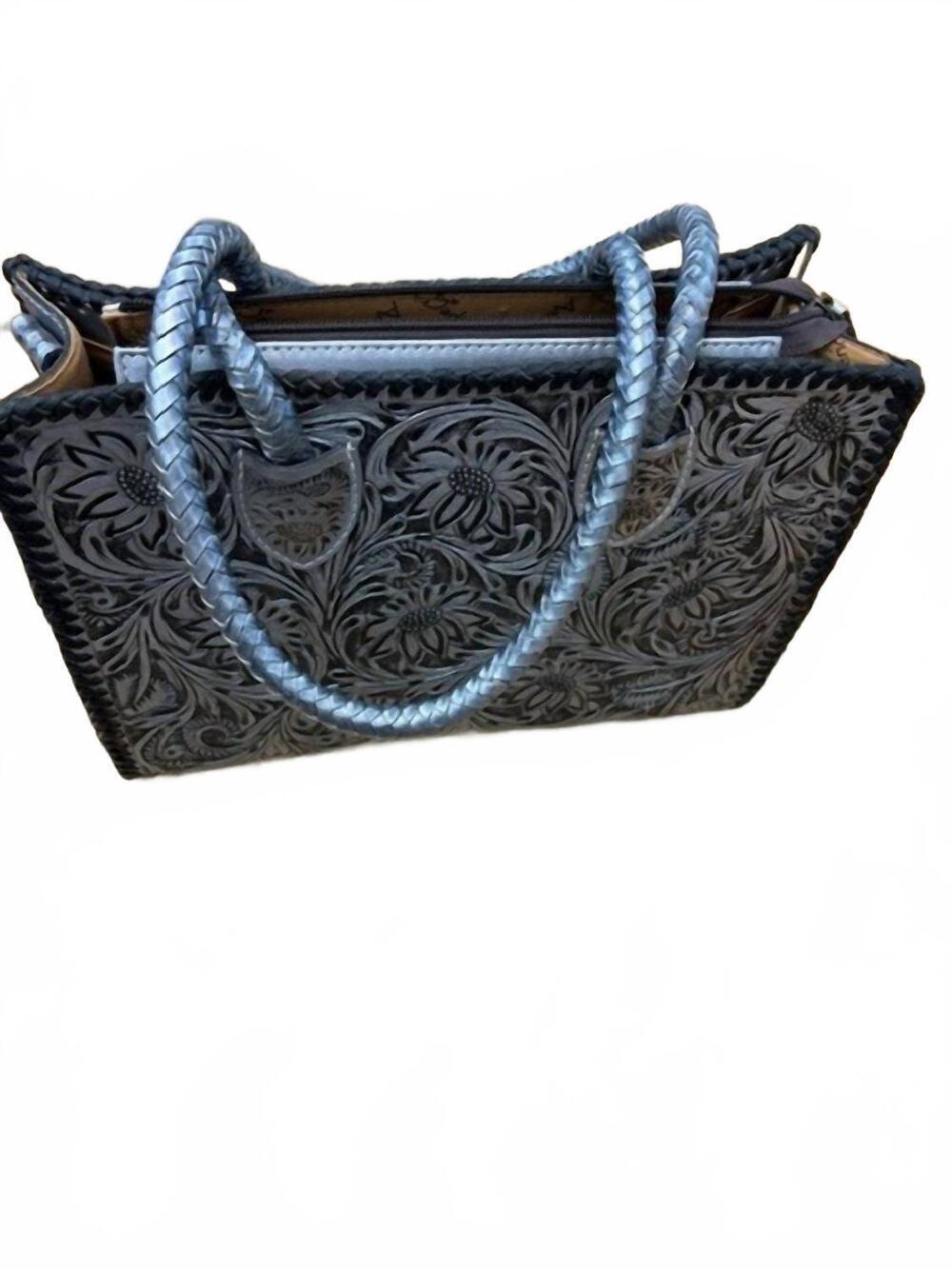 NEW AMERICAN DARLING women's essential wristlet in silver